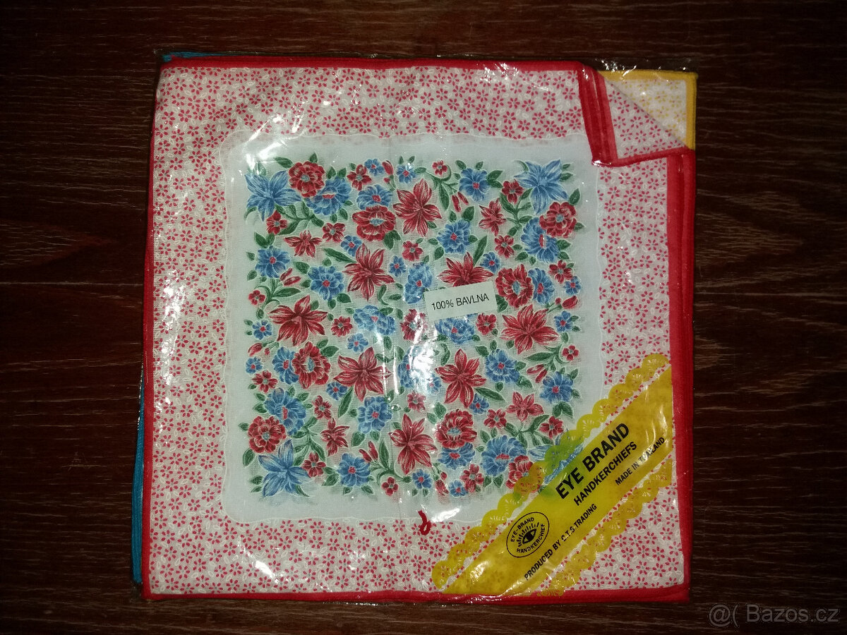 Noční košile, trička, bunda, papuče, kalhotky a kapesníky - 12