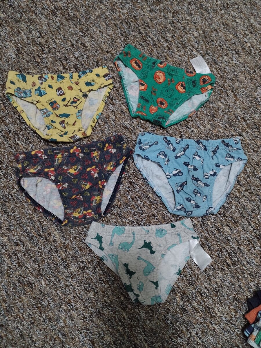 Dětské oblečení + slipy vel. 104 - 12