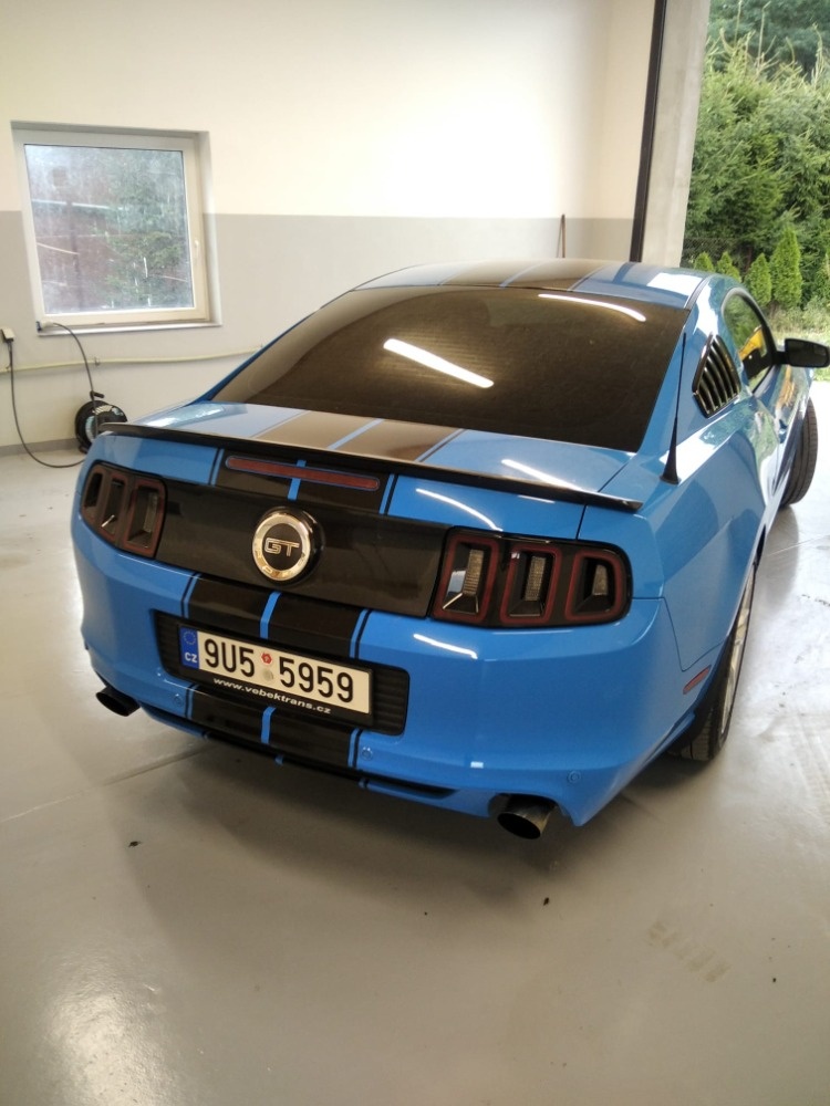 Ford Mustang GT - 12