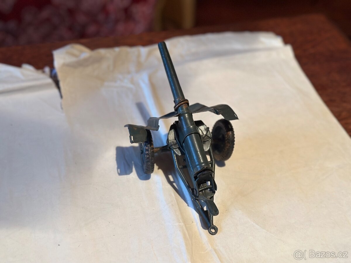 Dělo, tank - 12