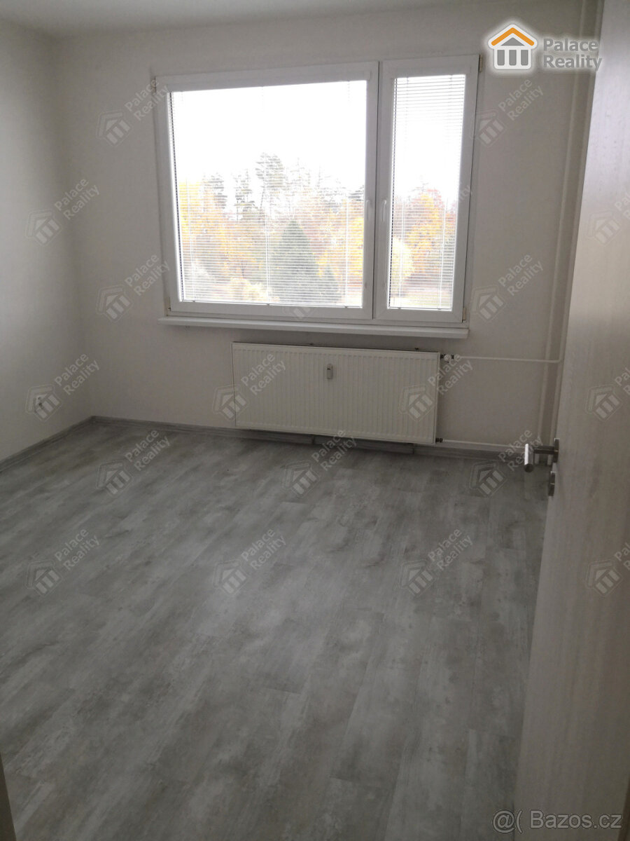 Pronájem moderního bytu 3+1 s lodžií v Jičíně - 12