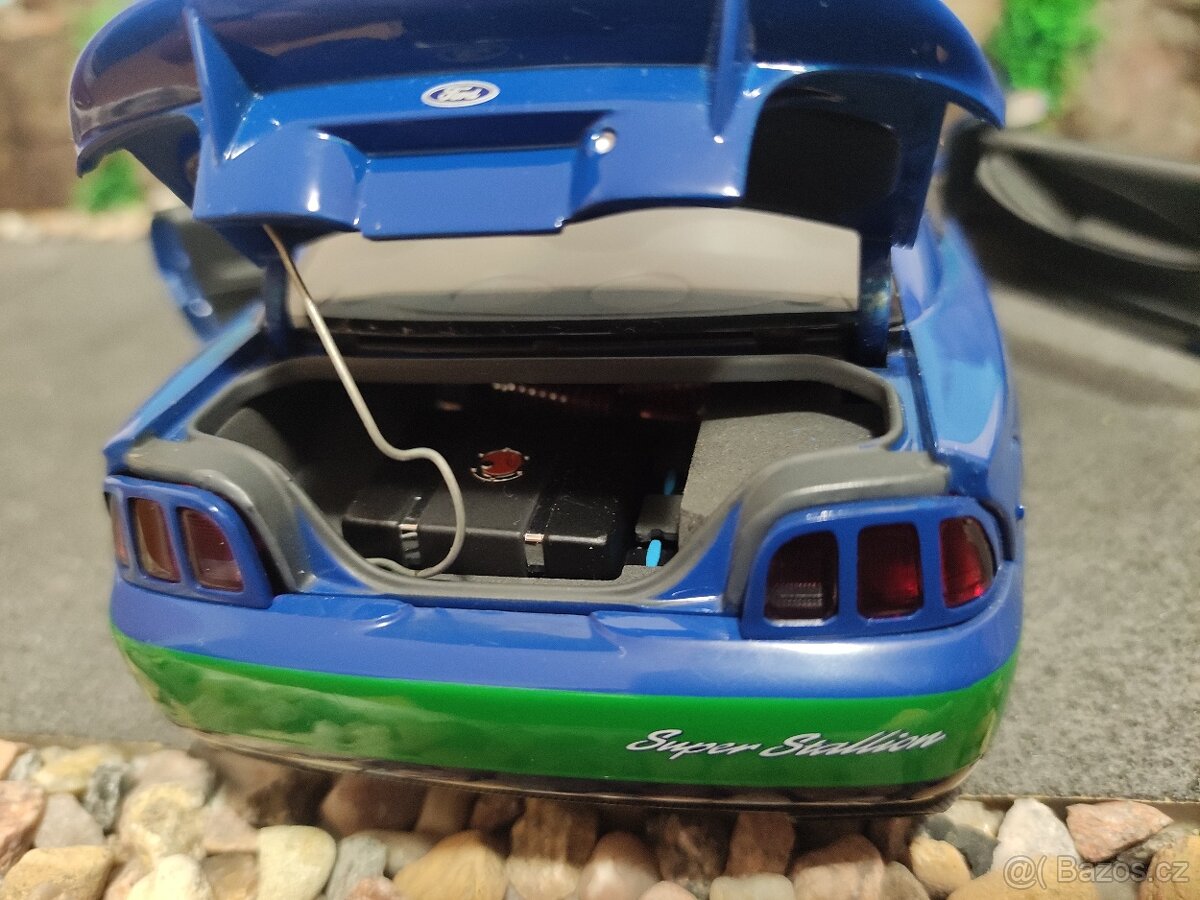 prodám model 1:18 ford mustang super stallion AUTOart - 12