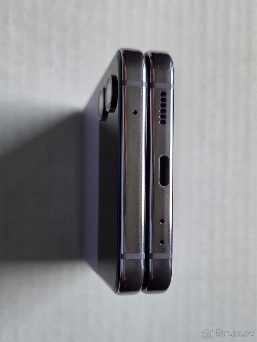 Samsung Galaxy Z Flip 4 TOP STAV - 12
