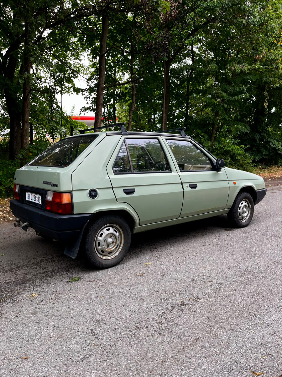 Škoda Favorit 136 LUX - 12