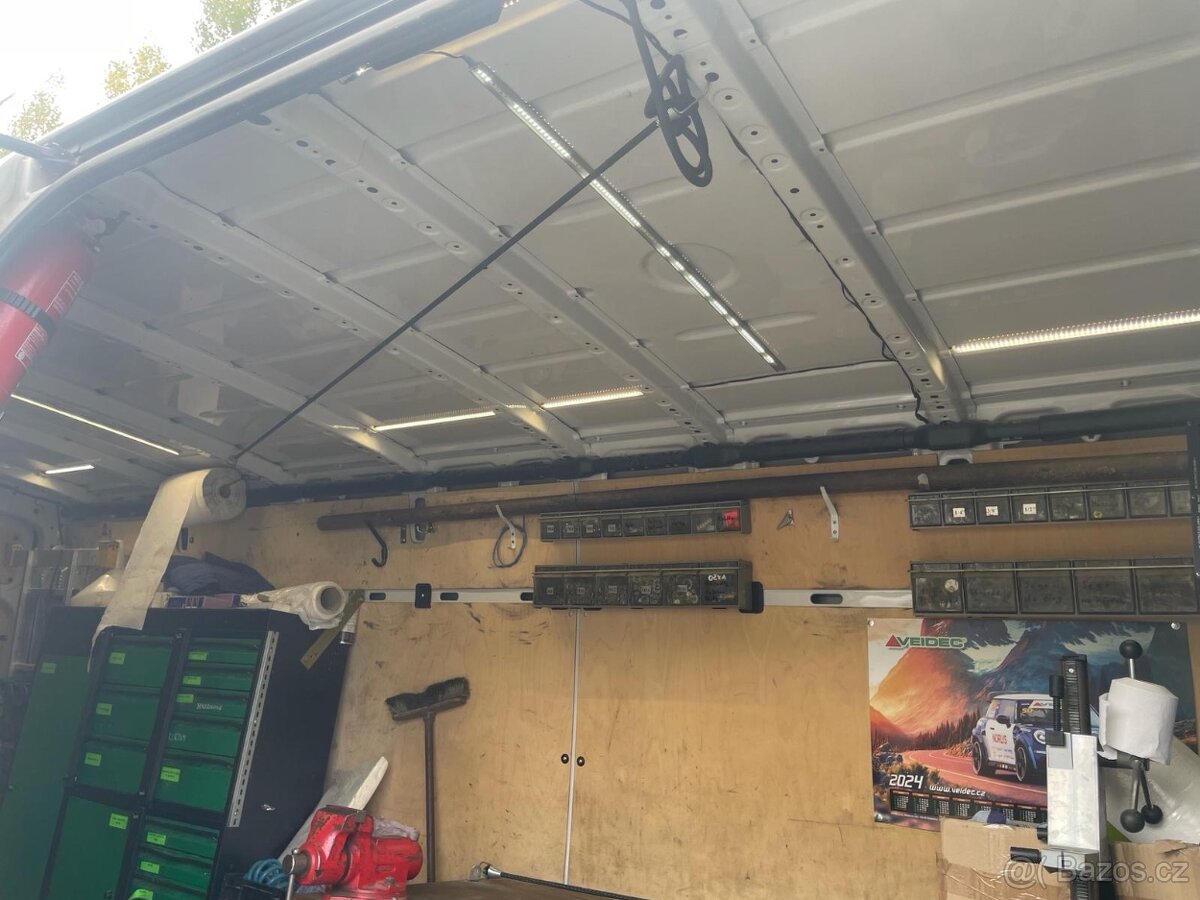 Volkswagen crafter pojízdná dílna - 12