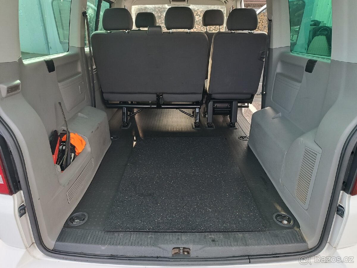 Volkswagen Caravelle T5 2.0 TDI 132 KW. 2010. - 12