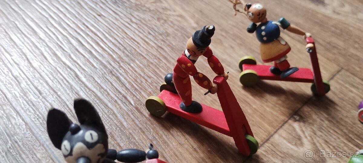 Dřevěné figurky a autíčka - 12