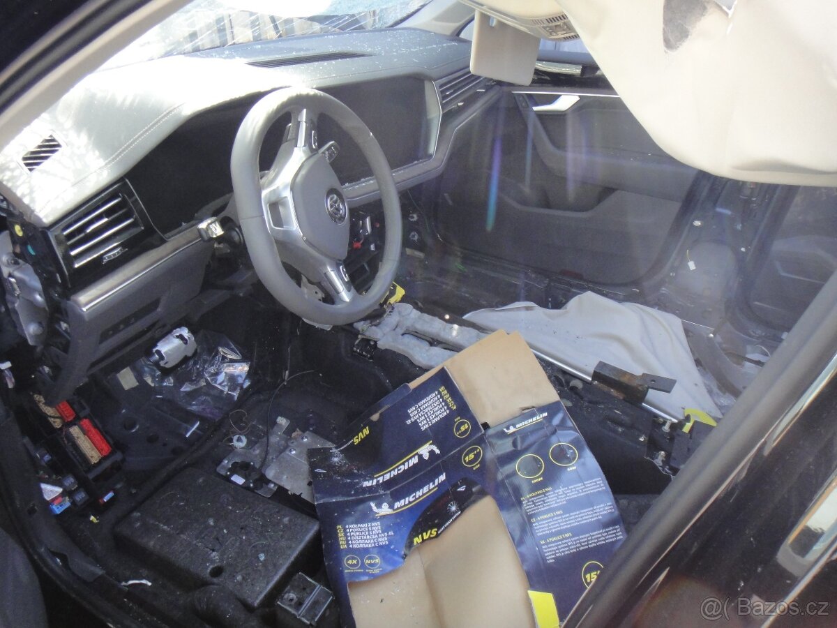 VW Touareg 2018 - 12