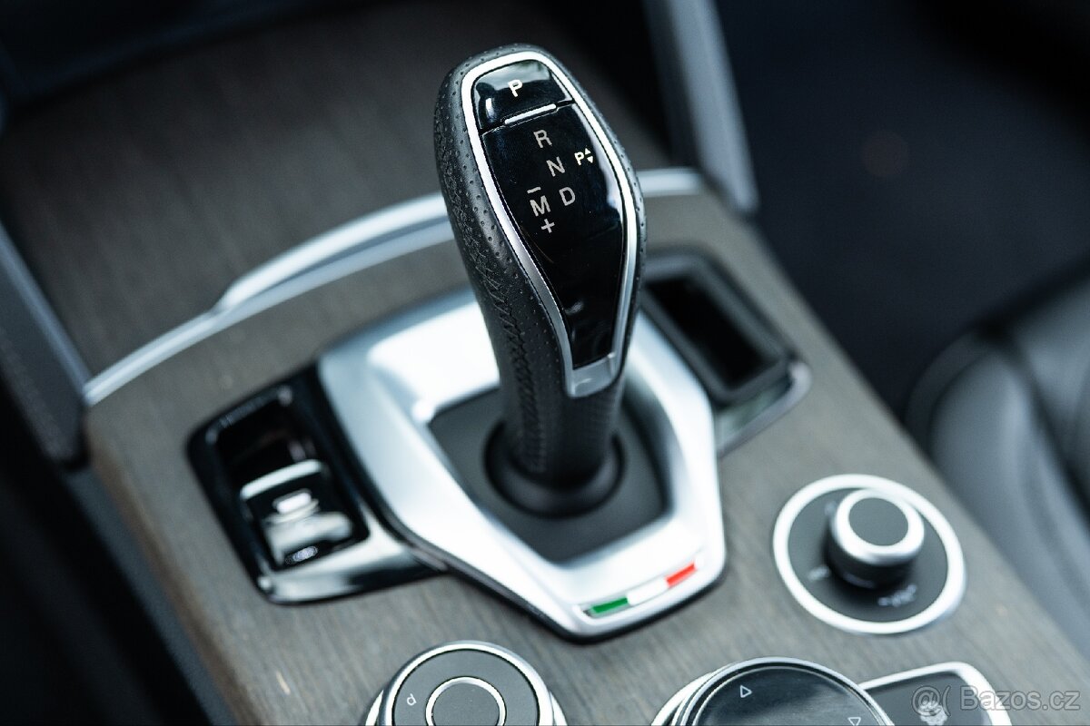 Alfa Romeo Stelvio 2.0T 206kW Q4, 2022, 21500KM, DPH - 12