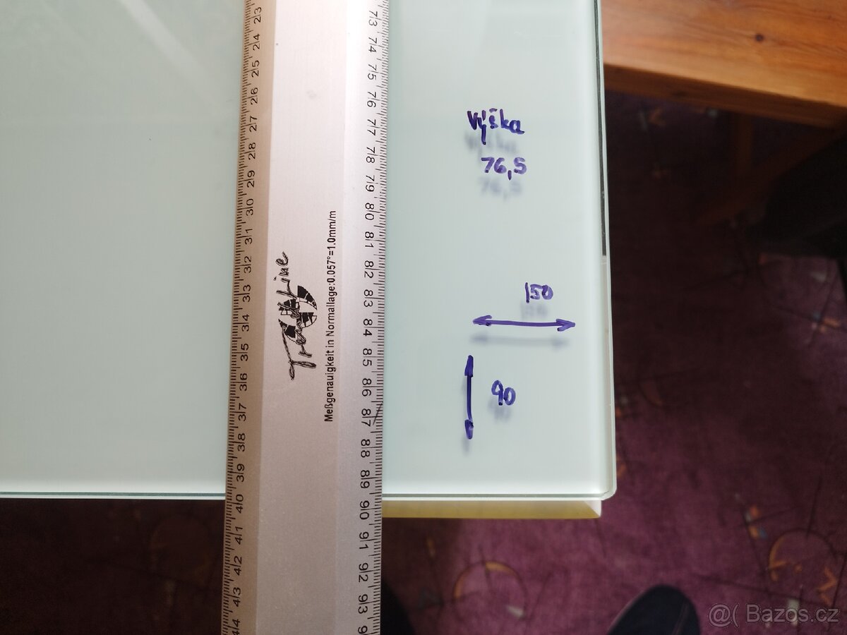 Prodám velký jídelní stůl až pro šest osob. - 12