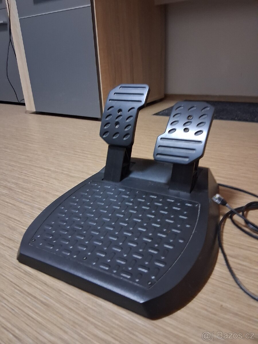 Herní volant z řady Thrustmaster T80 - 12