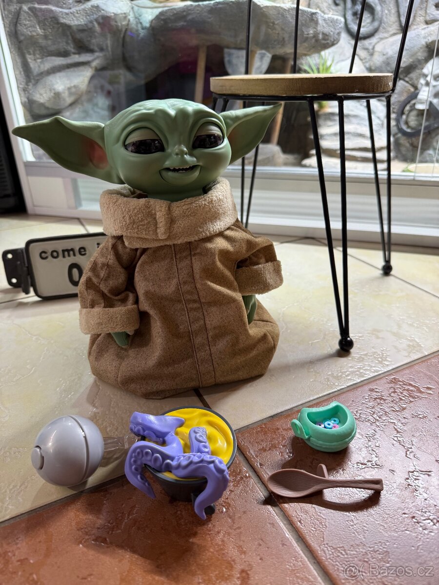 Interaktivní baby Yoda s příslušenstvím - 12