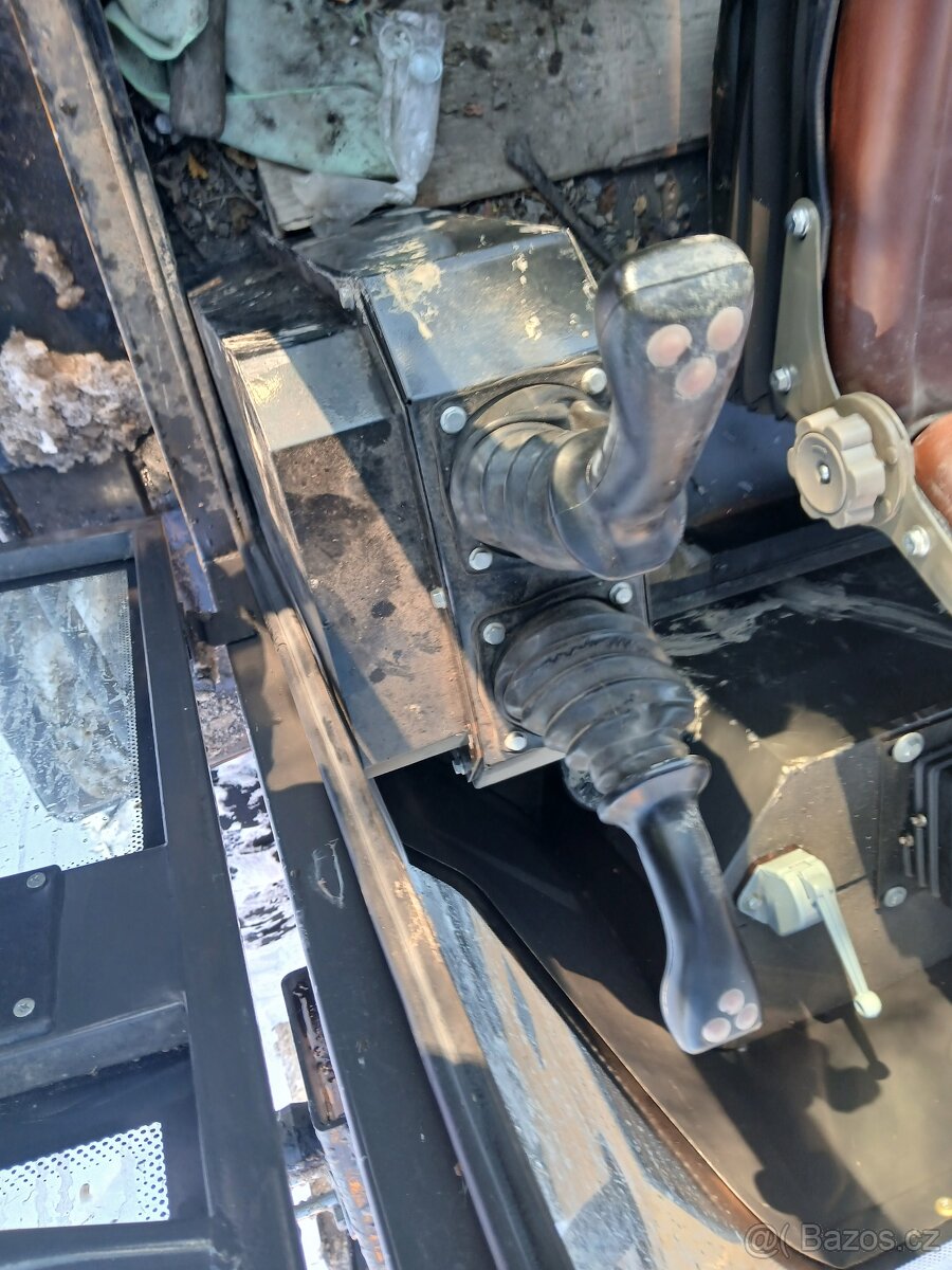 Traktorobagr Digger wz22-15. Nakladac - 12