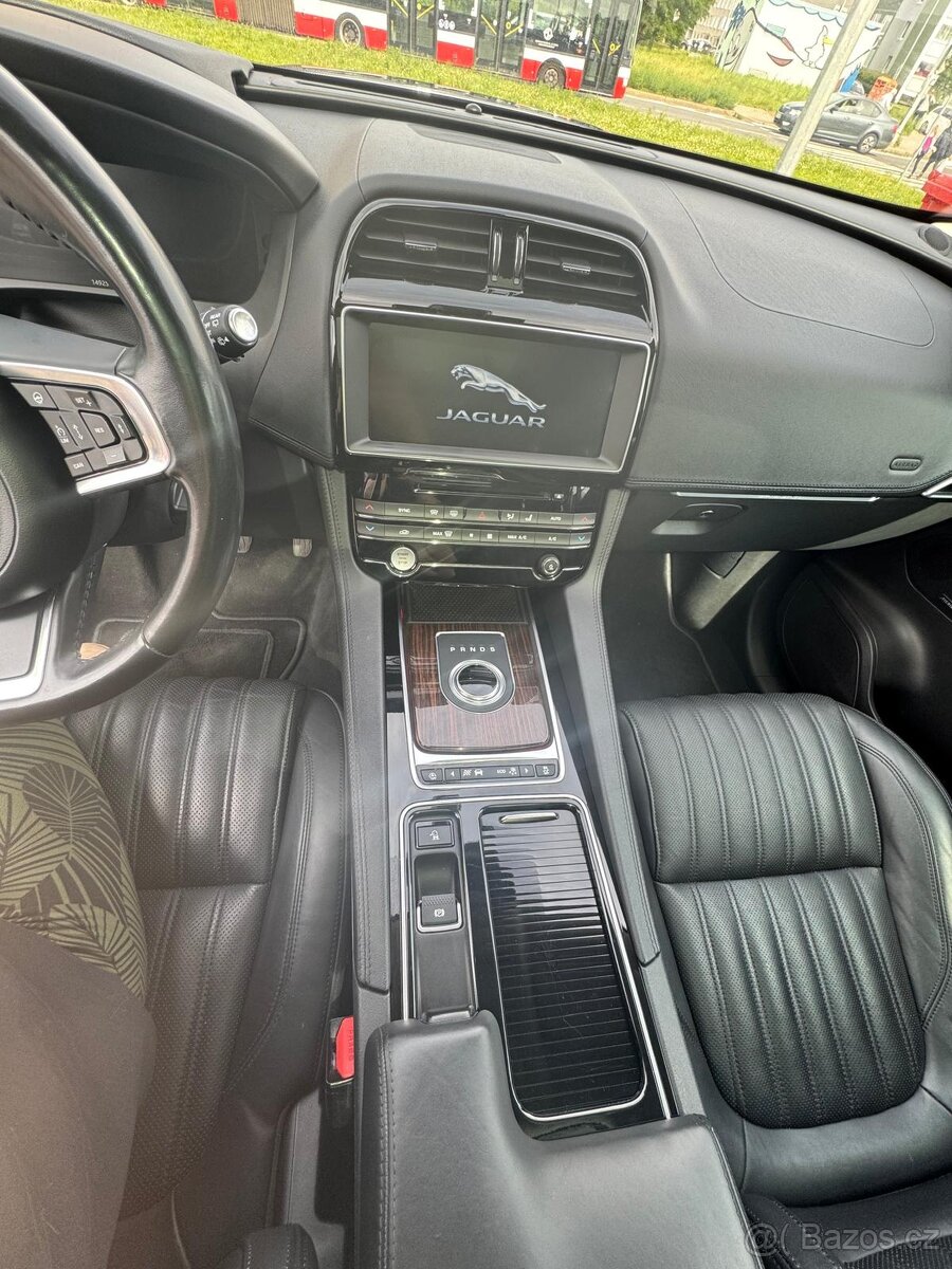 Jaguar F-Pace, 3.0 Portfolio AWD Pano - 12