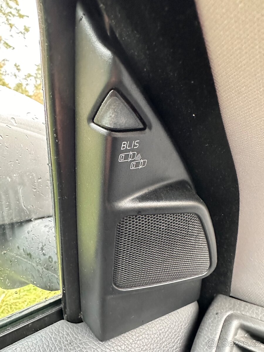 Volvo XC90 2,4 D5 AWD CZ 7 míst DPH - 12