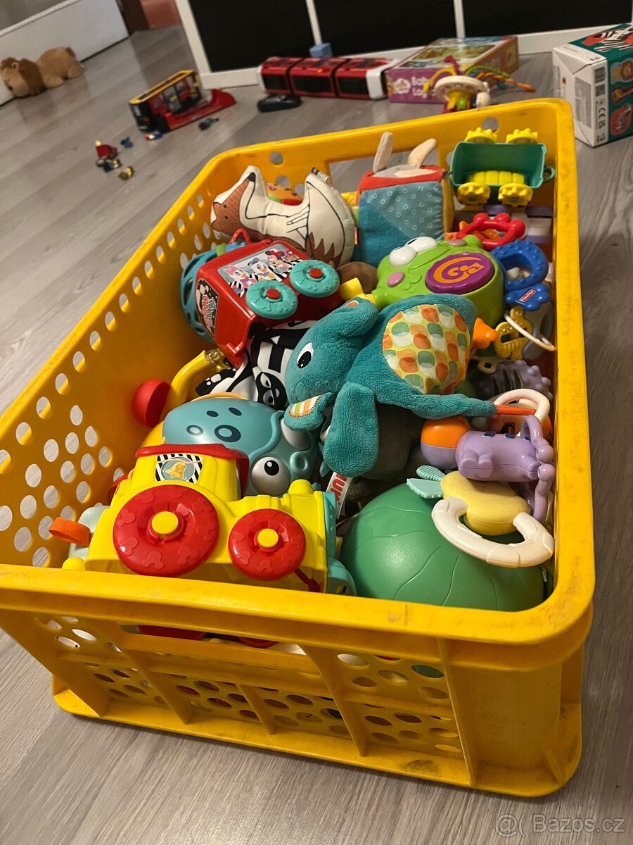 Velký mix hraček - 12