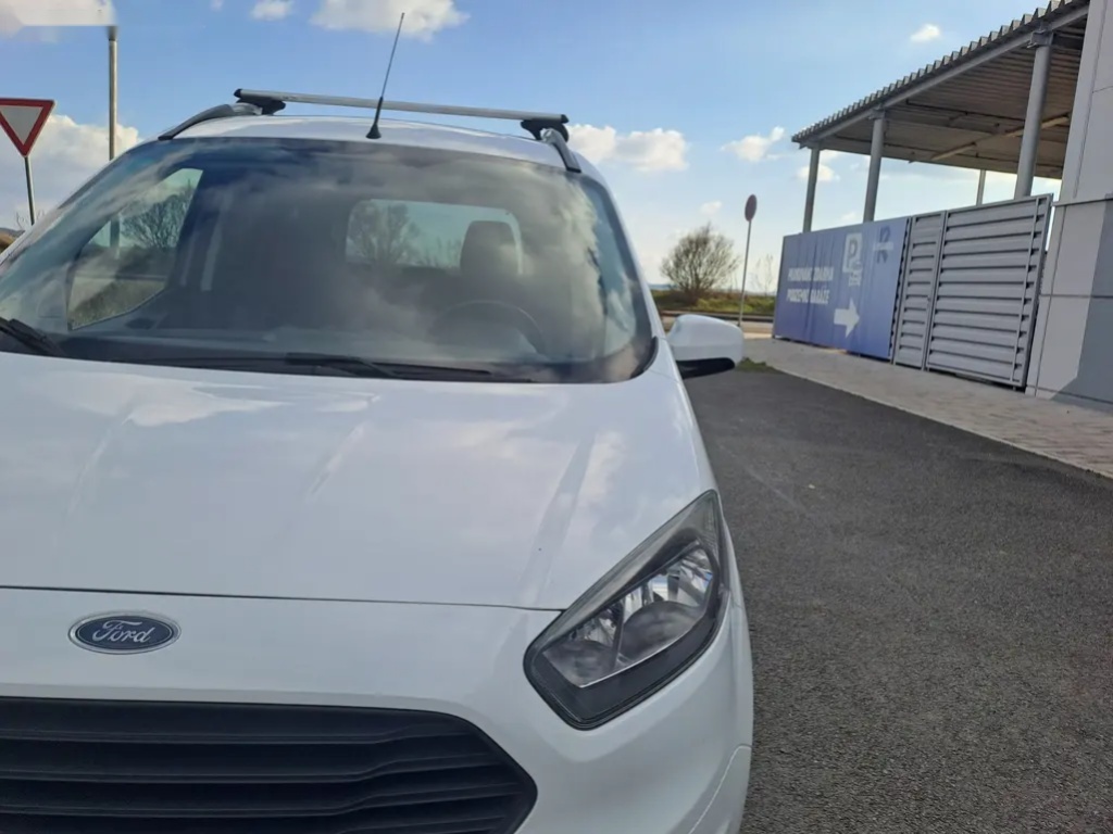 Ford Tourneo Courier - 12