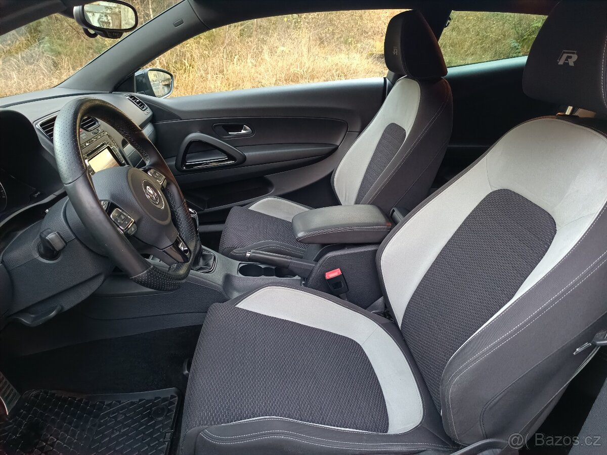 Volkswagen Scirocco R 265PS rok 2012, manuál - 12