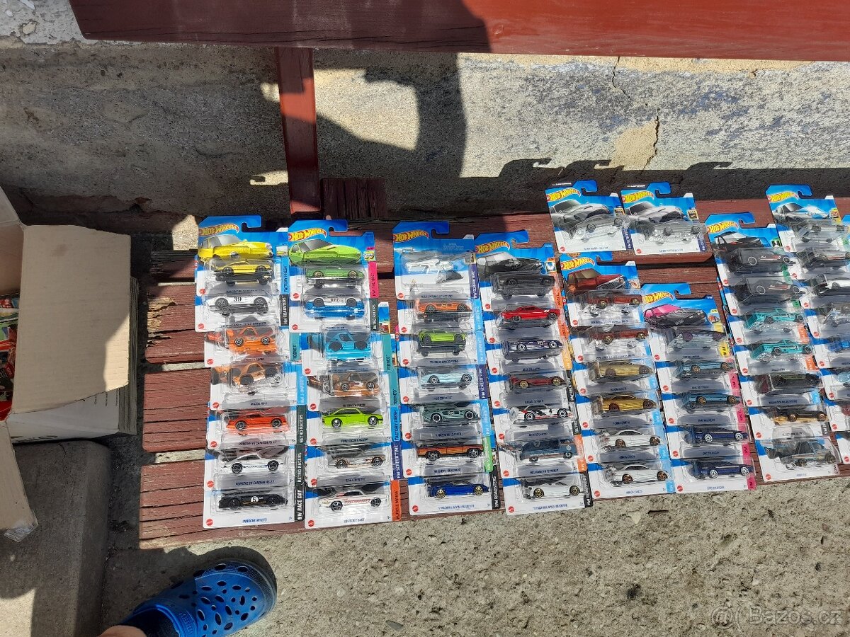 Hot weels pres 320ks - 12