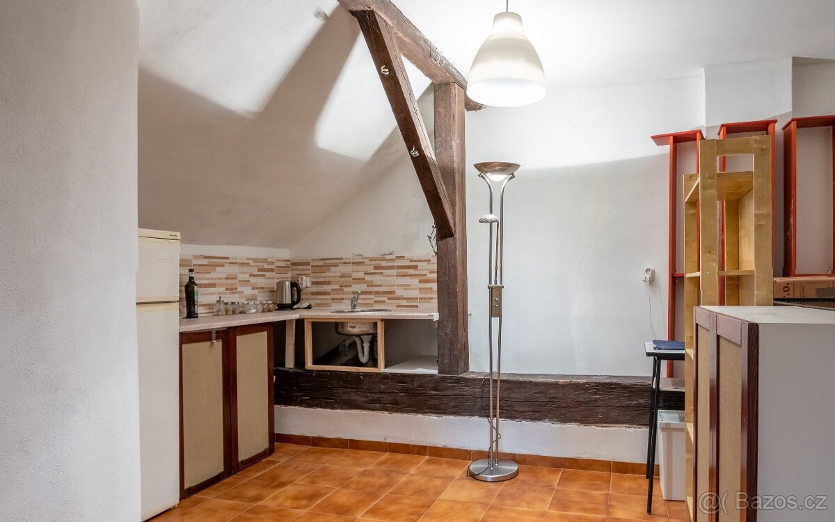 KOLÍN - RODINNÝ DŮM U CENTRA MĚSTA - 12