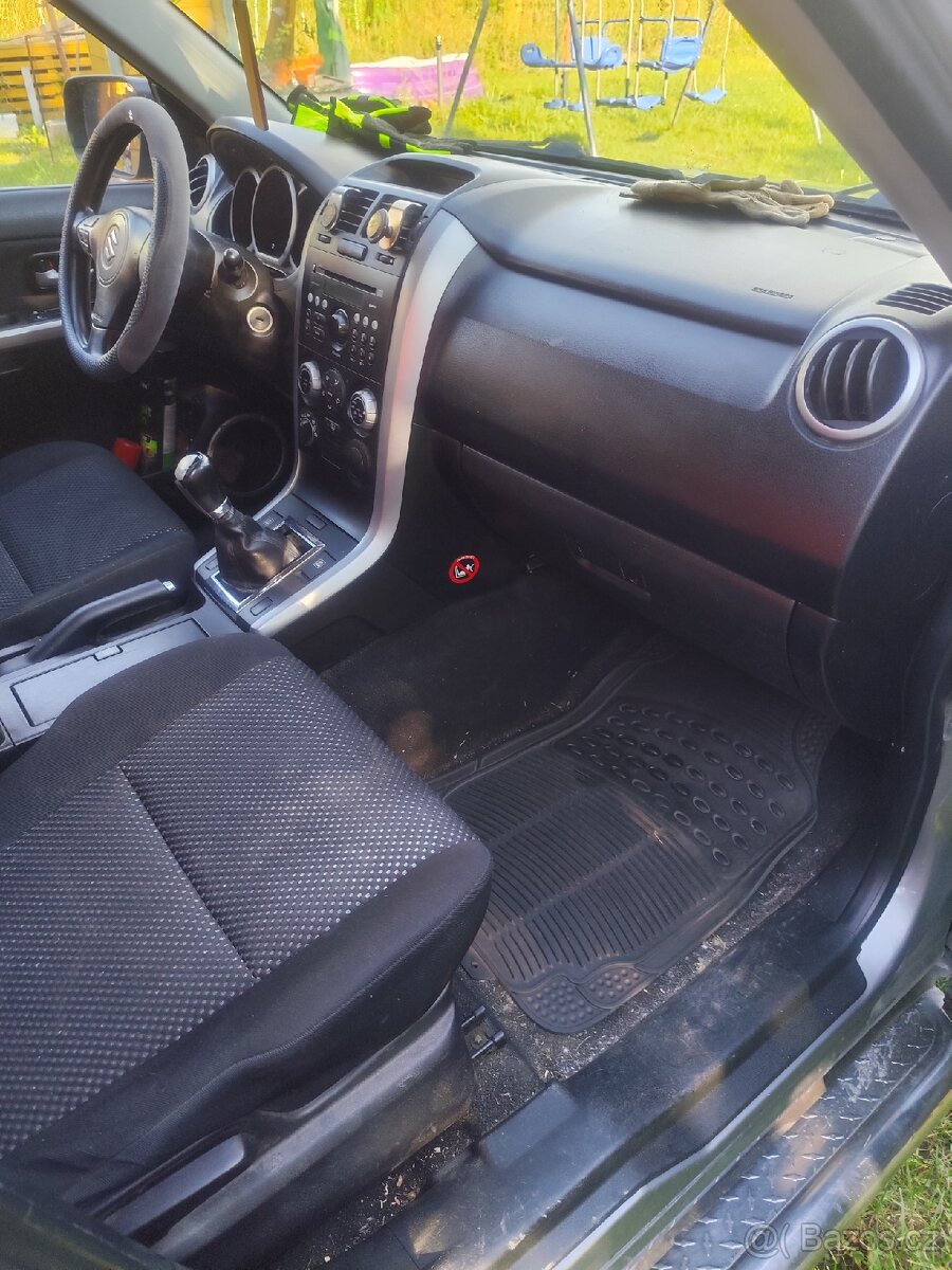 Suzuki grand Vitara 2l. Benzín 103kw 2006 - 12