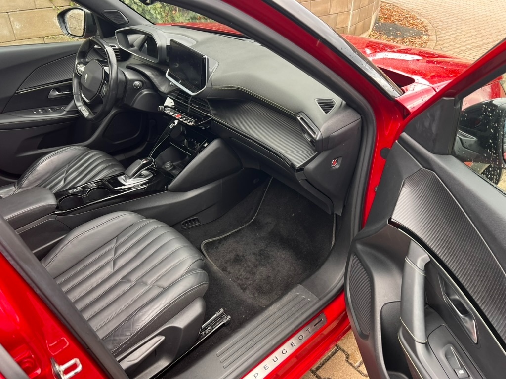 Peugeot e-2008 GT, tempomat, kůže, 18" alu, DPH - 12