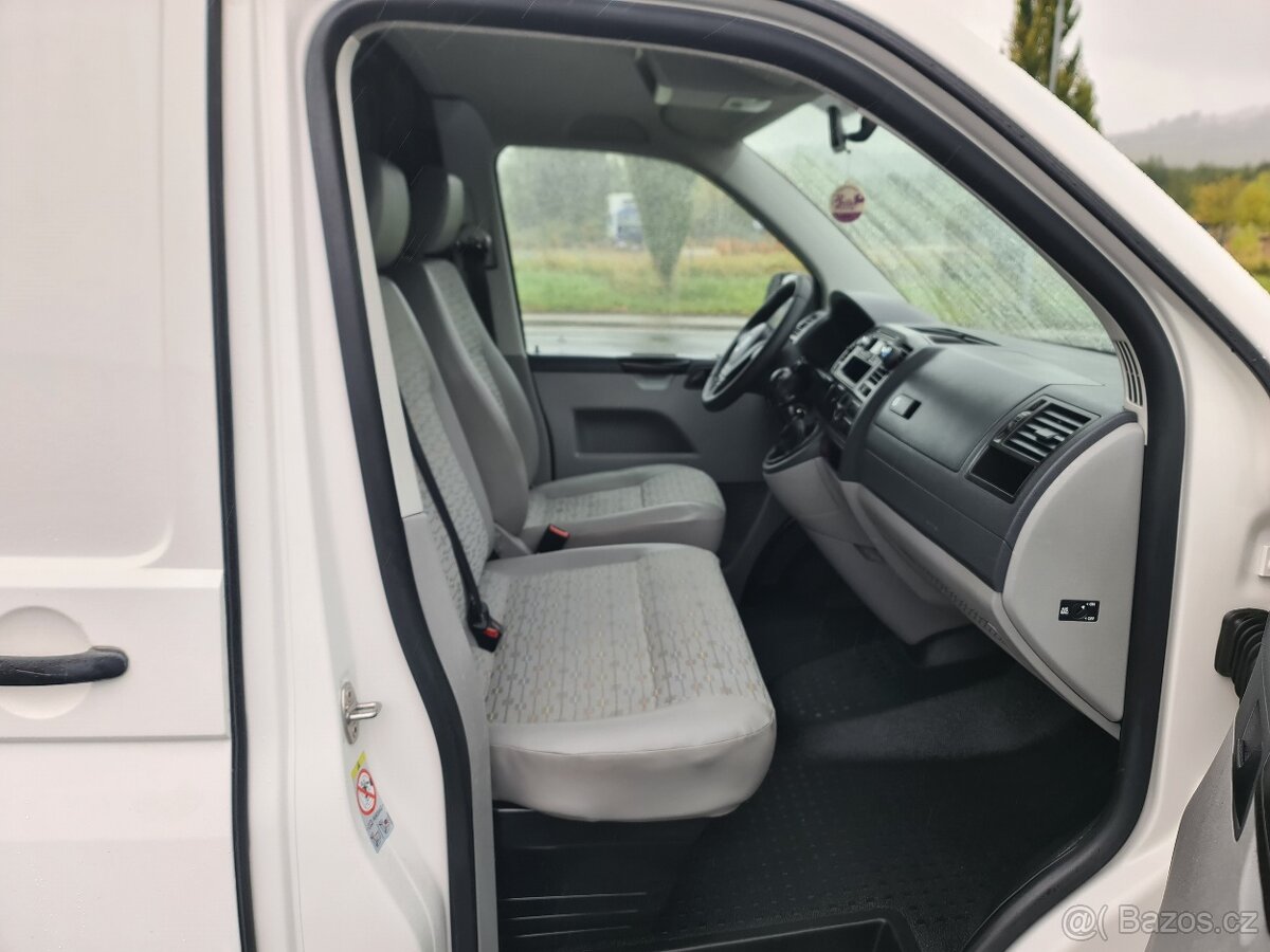 VW TRANSPORTER T5 2.0 TDi 62-KW 3-MÍSTA 129TKM TOP - 12