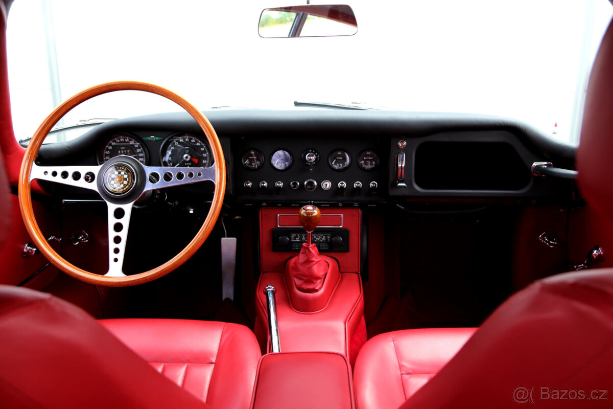 Jaguar E-Type 4.2 Series 1½ (1967) - 12
