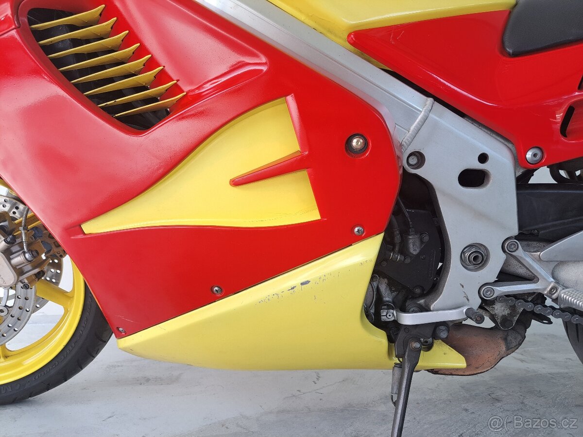 Honda VFR 750F - 12