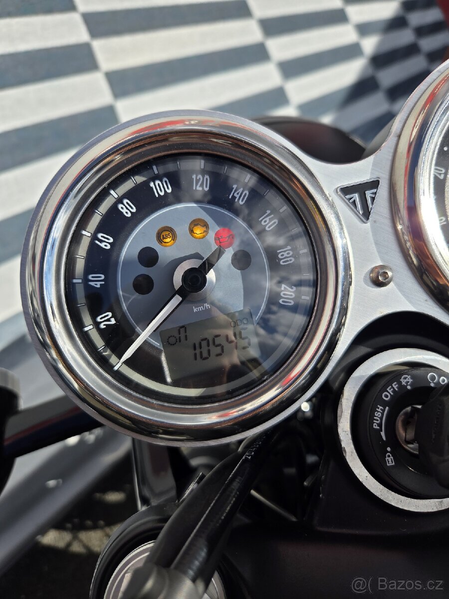 Triumph T120 2022 - 12