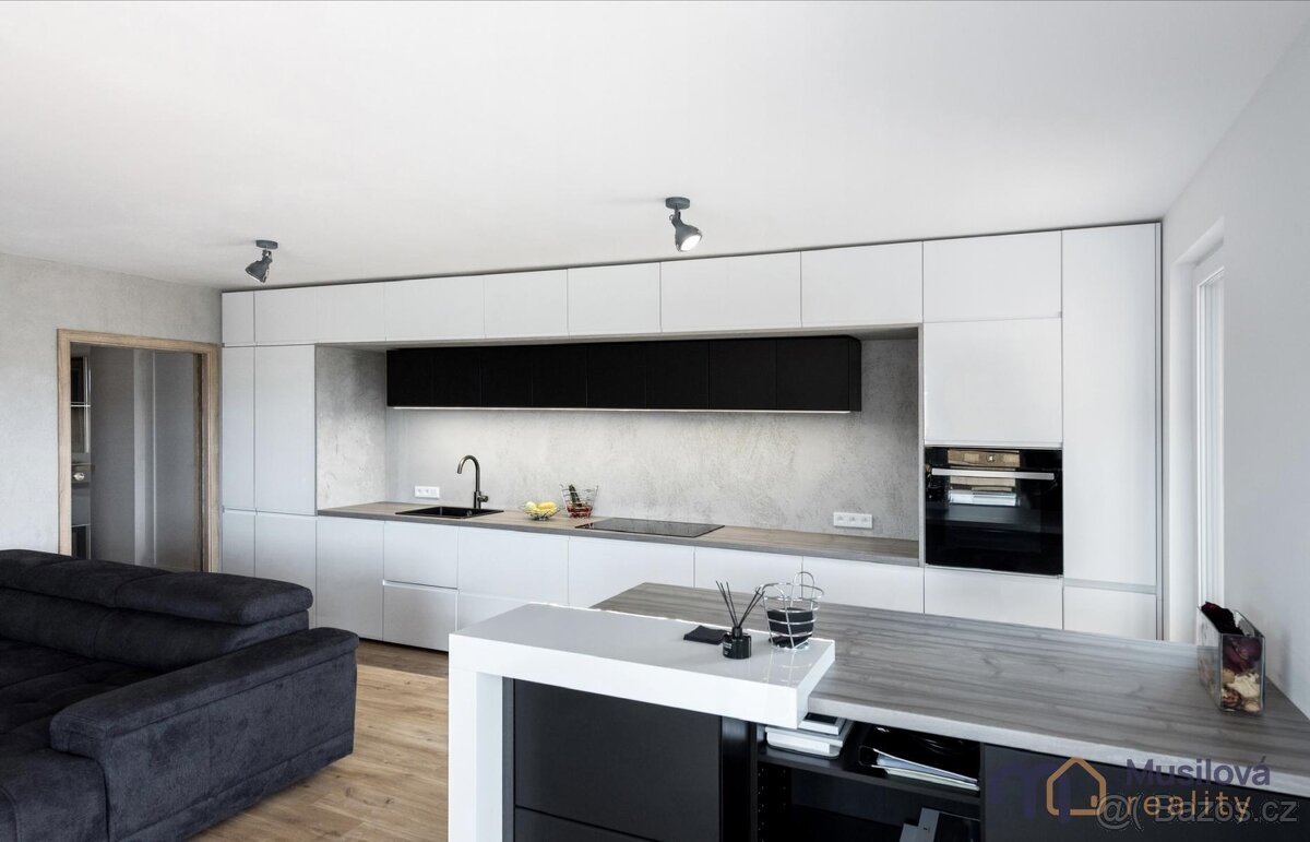 Prodej vily 175 m2, pozemek 460 m2 - 12