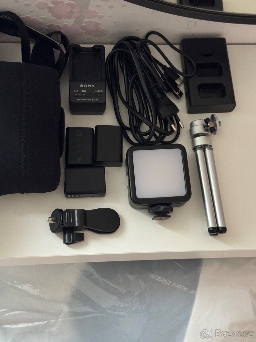Sony Alpha a6000 + 16-50 mm + příslušenství - 12