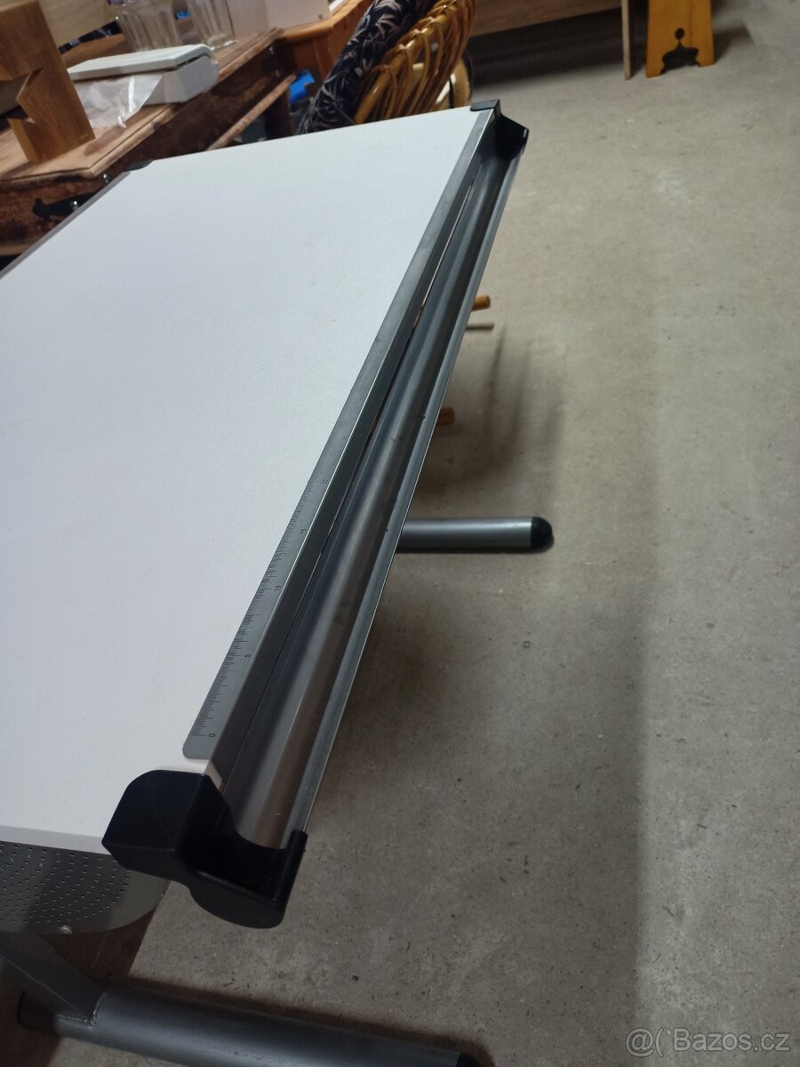 Prodám hezký psací polohovací stůl - 12