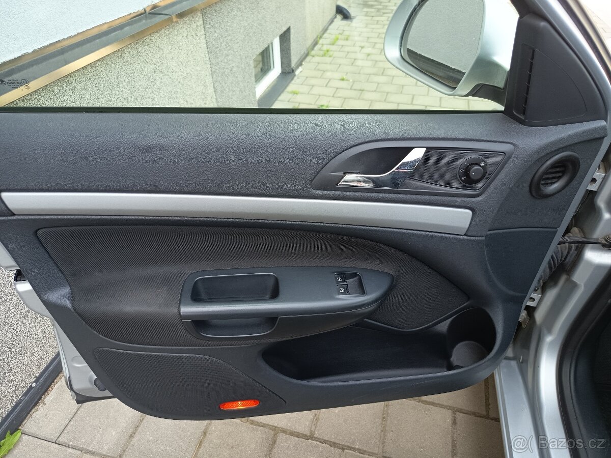 ŠKODA Octavia Combi 1,6TDI Ambition Plus ČR - 12