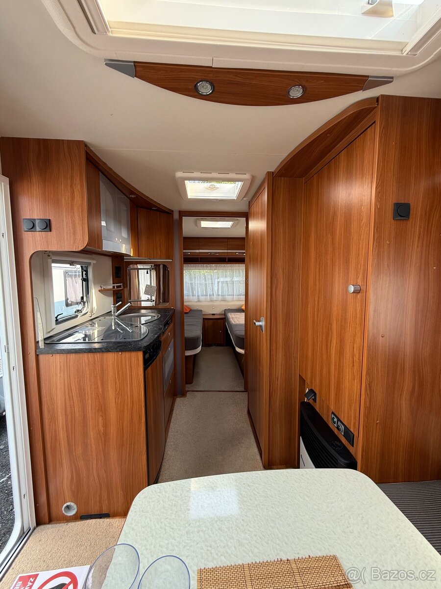 Dethleffs Nomad - předstan, sprcha - 12