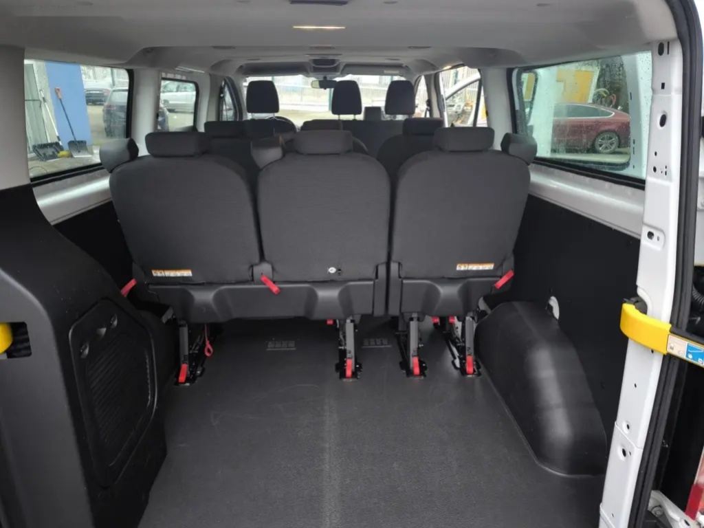 Ford Transit Custom, 2.0 TDCi L2H1 9 míst - 12