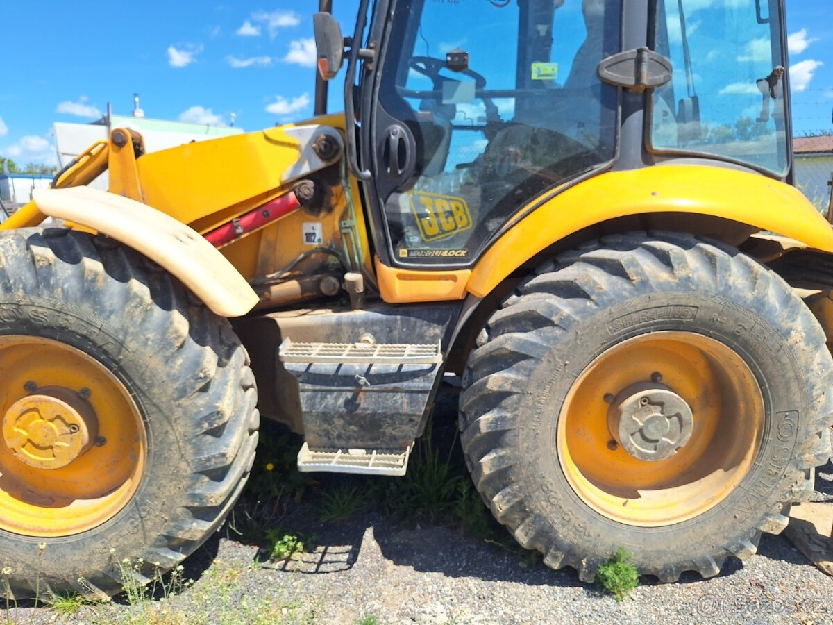 JCB 4CX 4X4 - 12