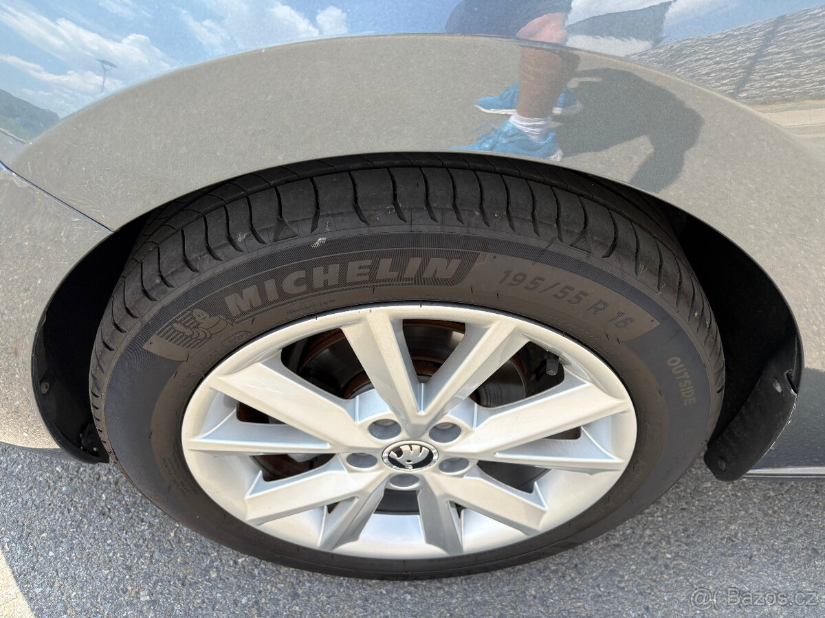 Škoda Rapid 1.2 TSi, navi, BT, tempomat - 12