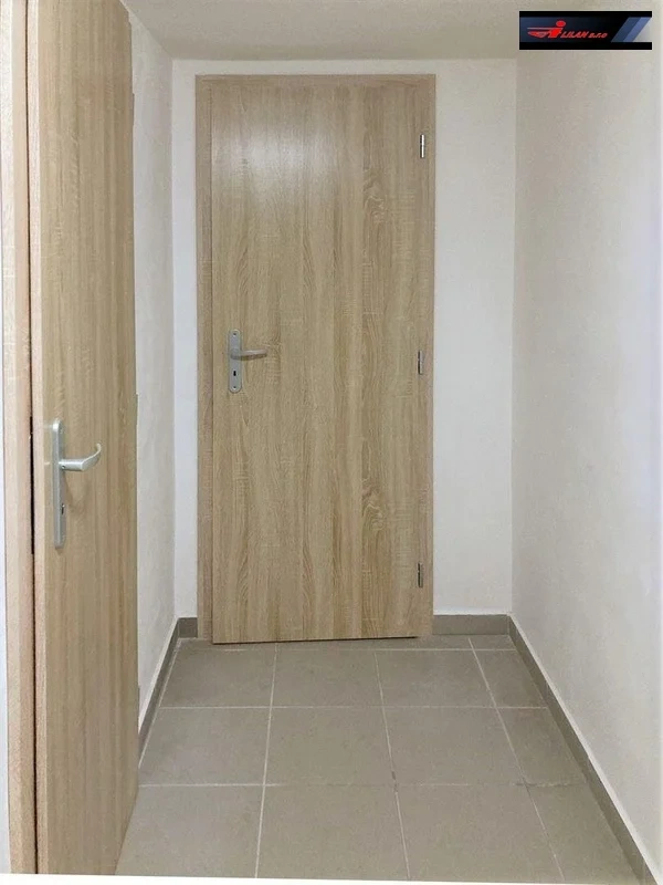 Prodej polyfunkční budovy v obci Úštěk. - 12