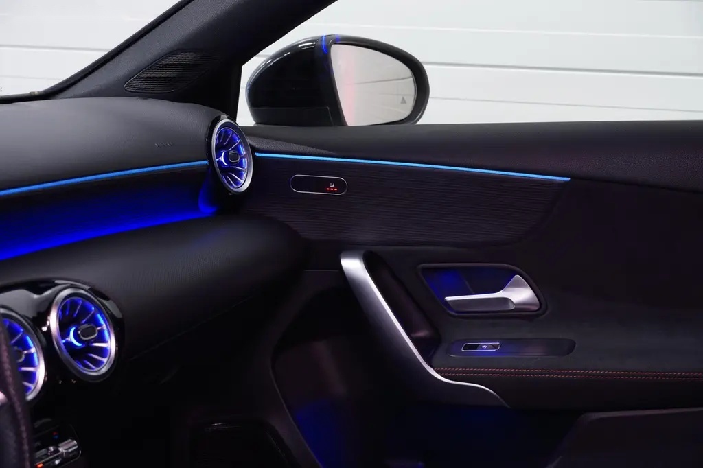 Mercedes-Benz Třídy A, A200D,NIGHT,AMG,ČR,DPH,ZÁRUKA - 12