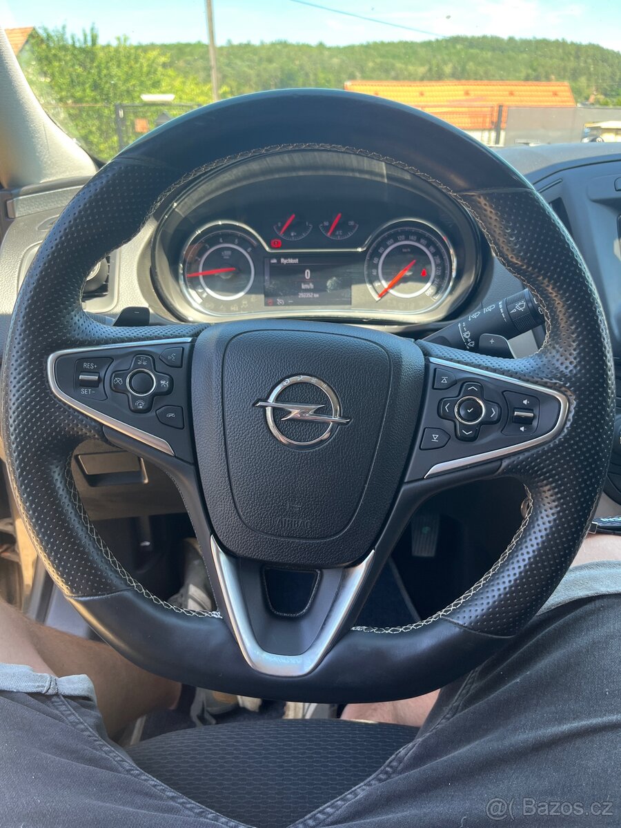 Opel insignia A Sportstourer - 12