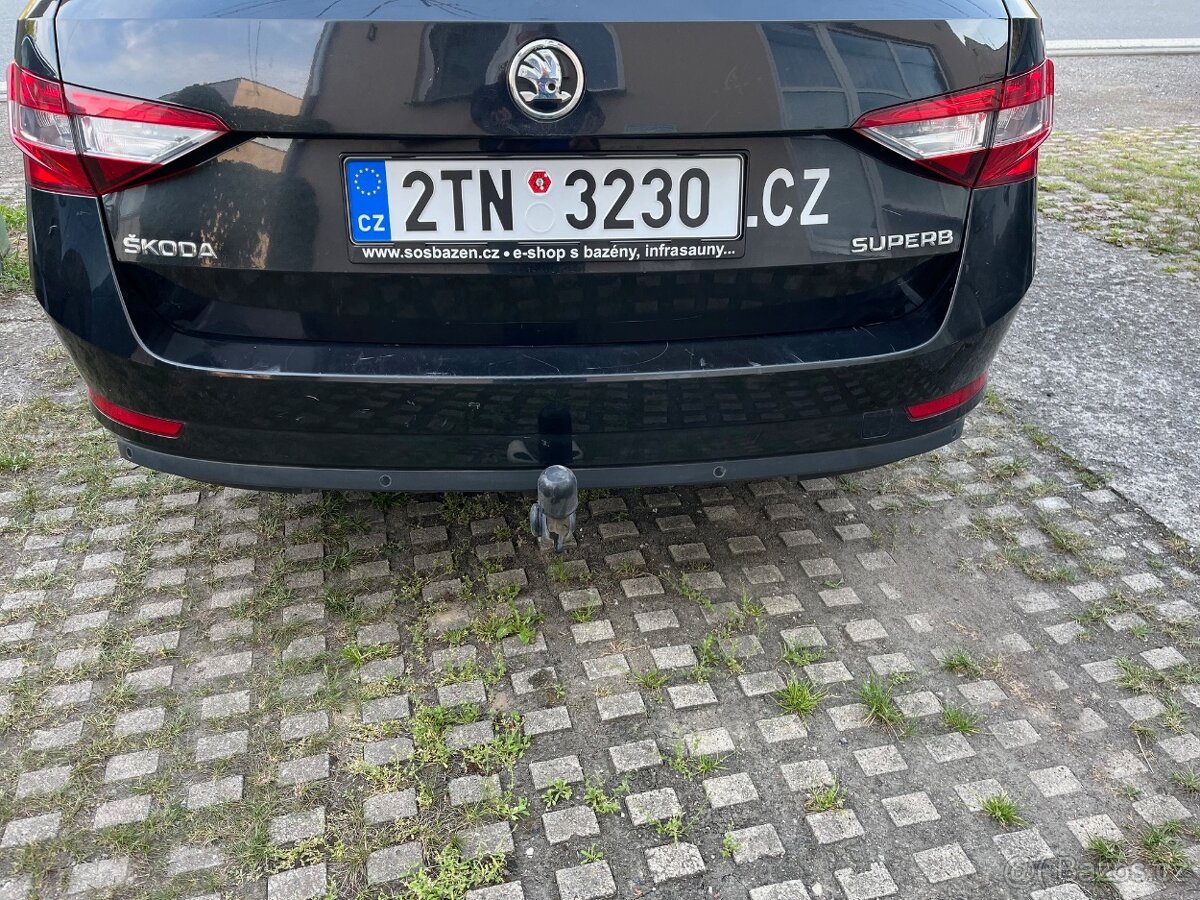 Škoda Superb 2,0 TDI DSG r.v. 2016 combi černé, tažné - 12