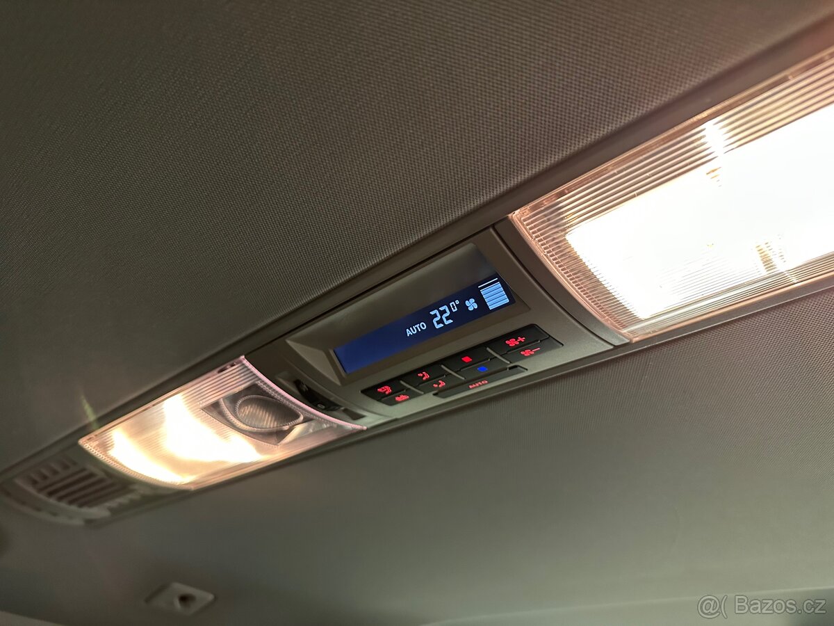 VW MULTIVAN LIFE T5.1 2.0TDI 103kW WEBASTO 7MÍST TEMPO TAŽNÉ - 12