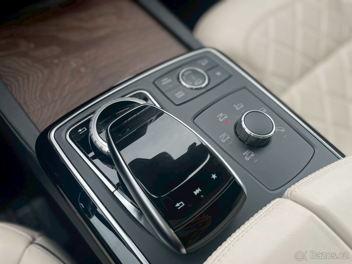 Mercedes Benz GLS580 - 12