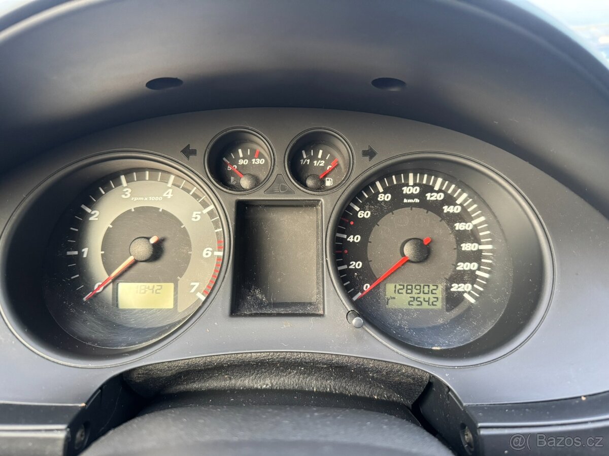 Seat Ibiza 1,4i 55 KW KOLA STK - 12