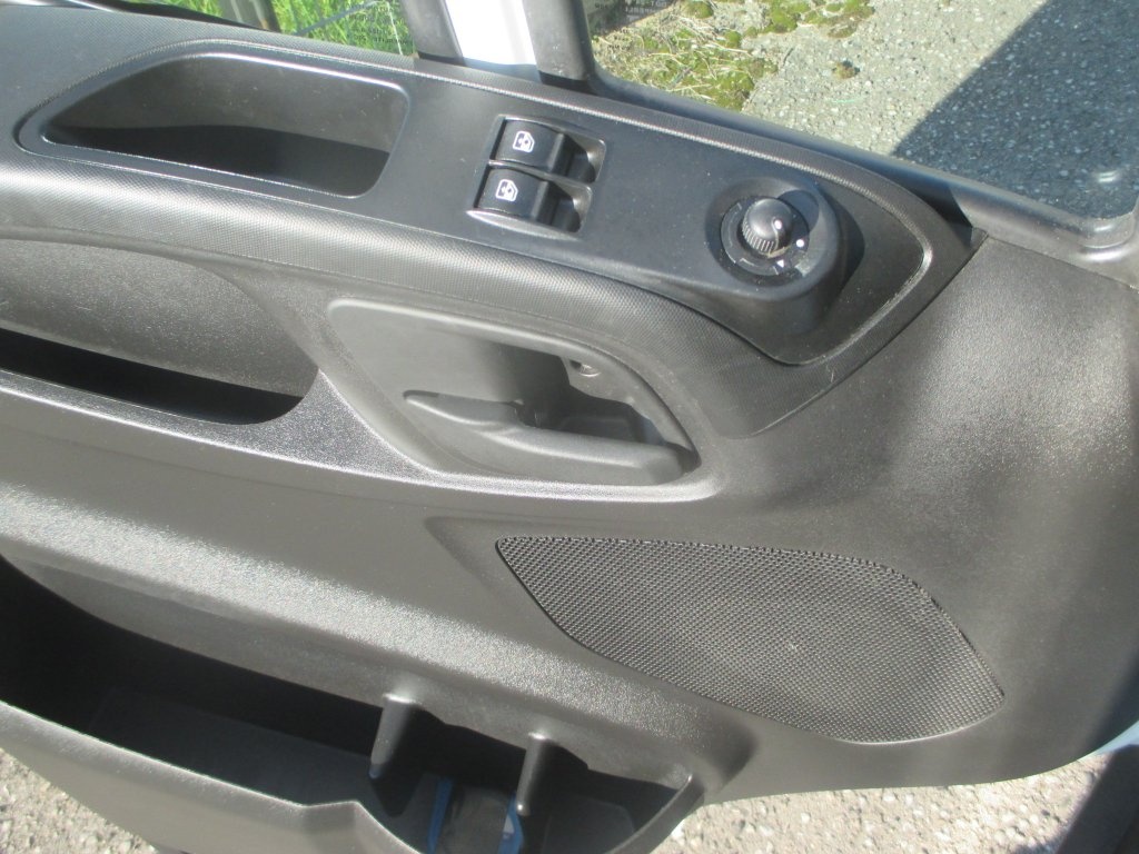 Iveco Daily 35C16, 136 600 km - 12