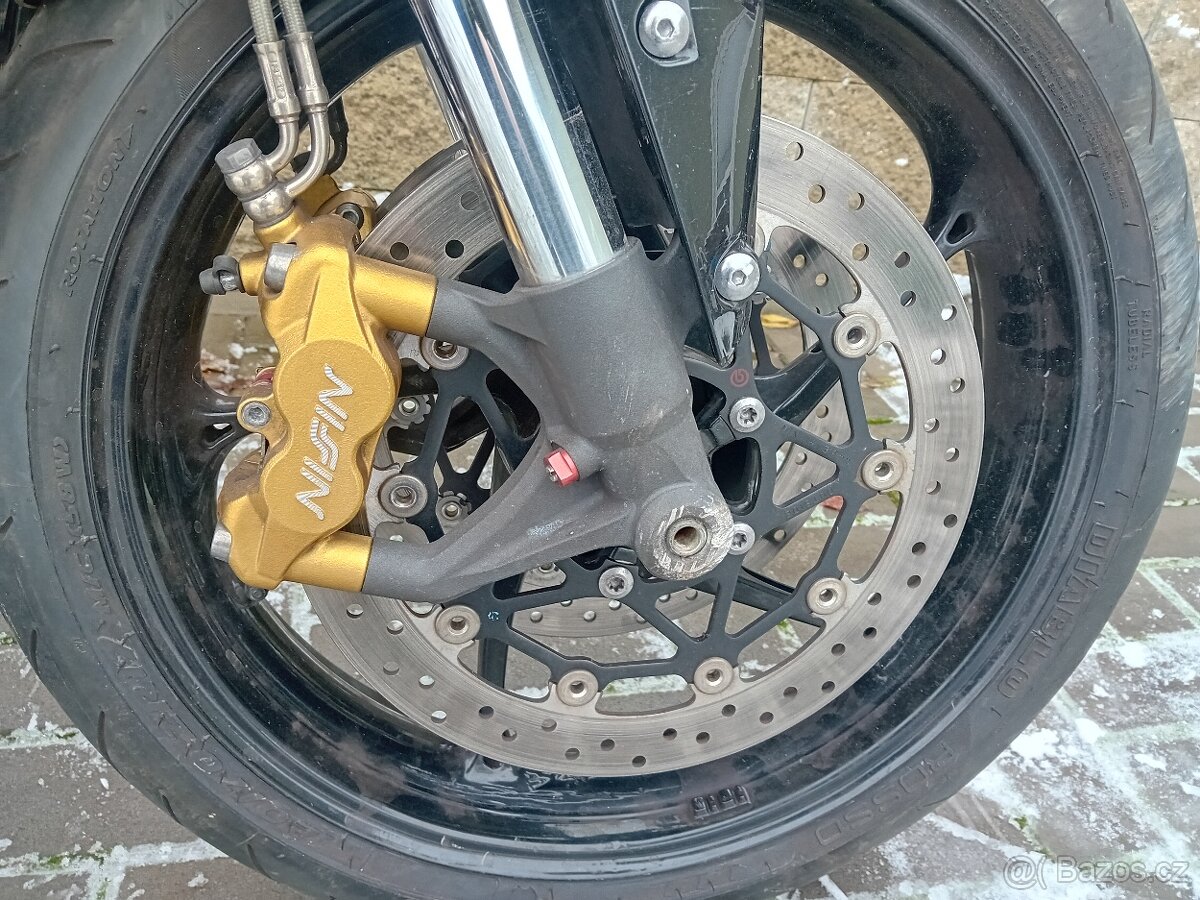 TRIUMPH STREET TRIPLE 675 R - 12