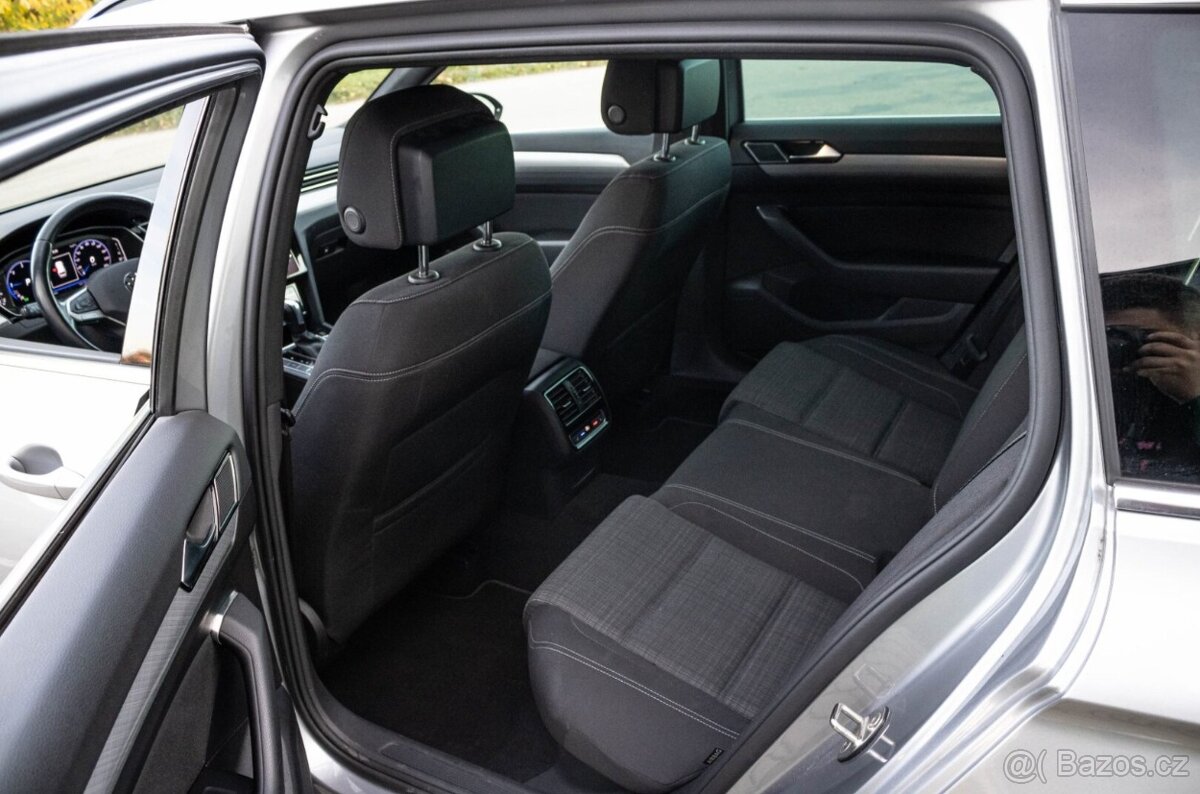 Volkswagen Passat Variant 2.0 TDI Elegance DSG - 12
