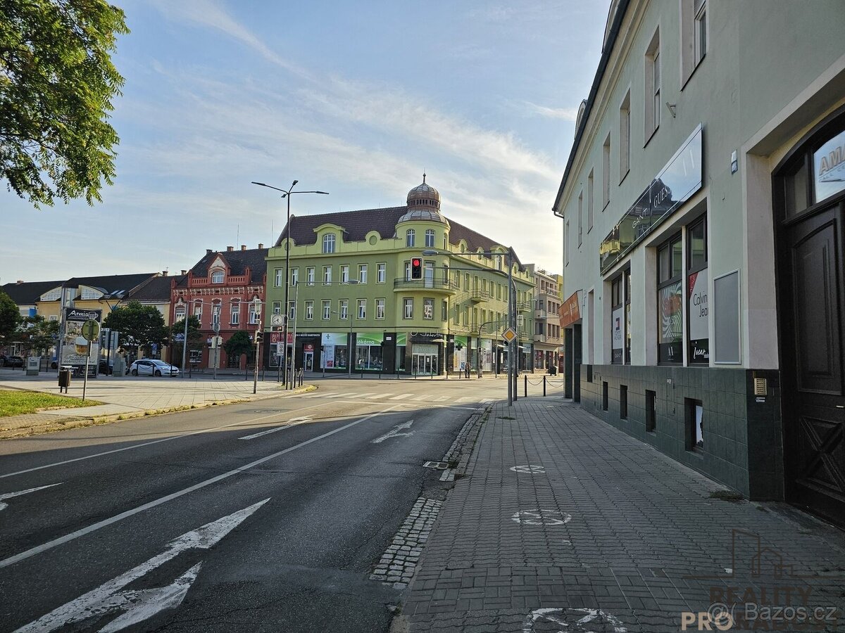 Pronájem komerčních prostor 90 m2 v centru, ul. Štefánikova - 12