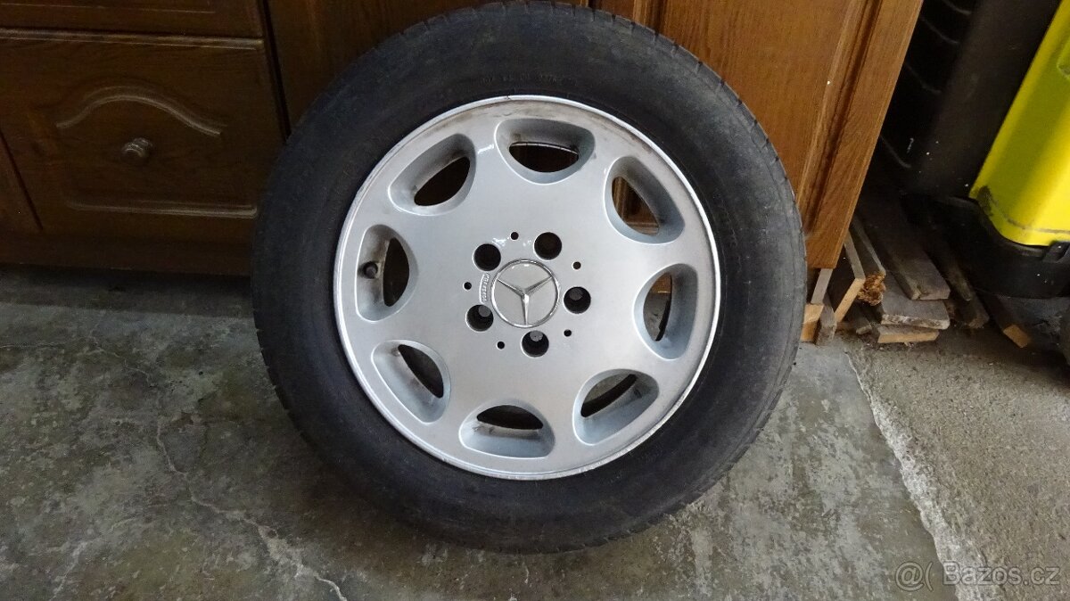 Mercedes - Benz W124 - 12